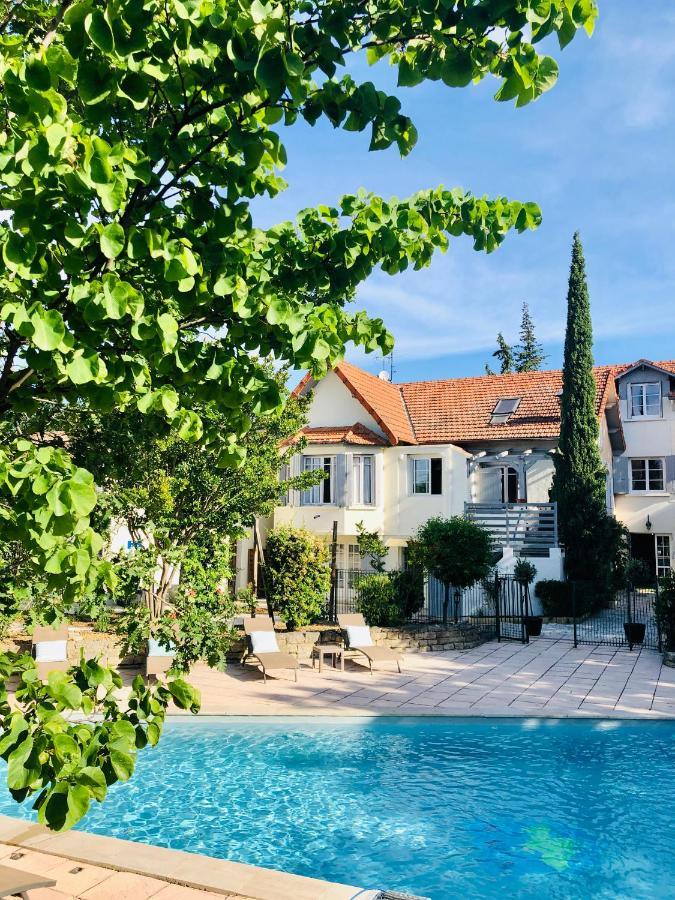 Logis Hotel Le Blason De Provence Monteux Exterior photo