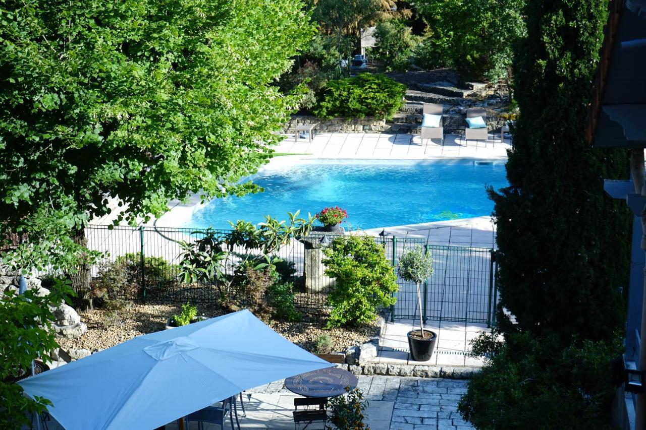 Logis Hotel Le Blason De Provence Monteux Exterior photo